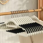 TK 4 Pack Non-Slip Slim Plastic Hangers
