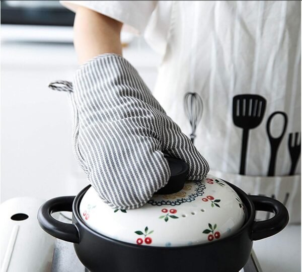 TK Heat Resistant Oven Mitts & Pot Holder Set