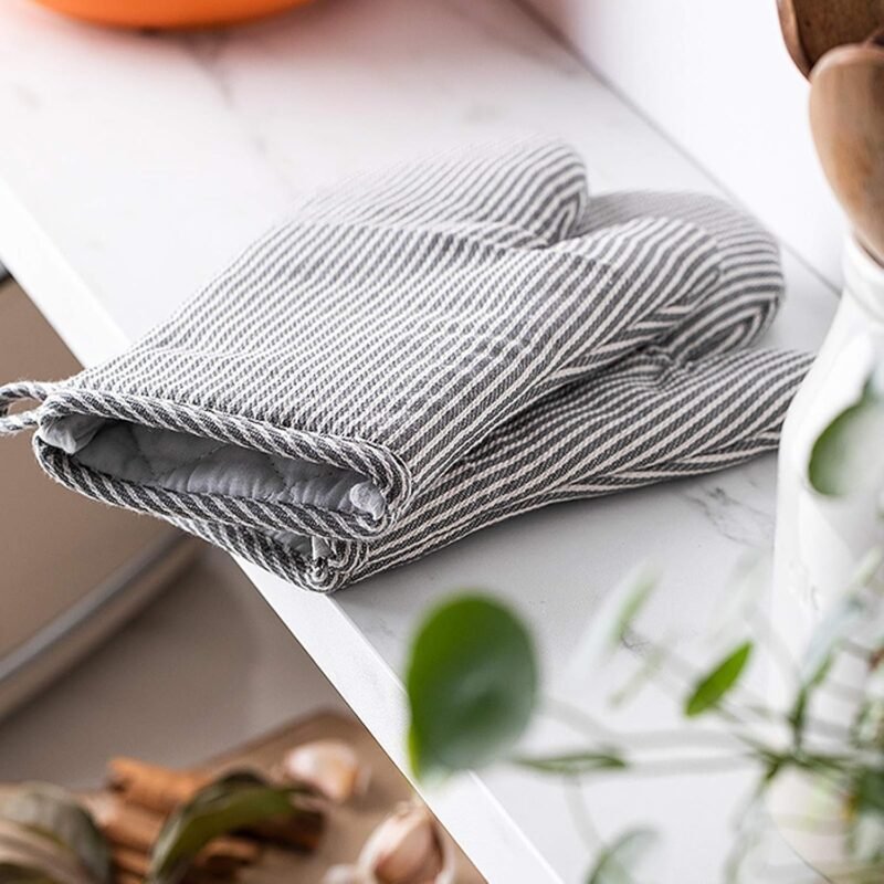 TK Heat Resistant Oven Mitts & Pot Holder Set
