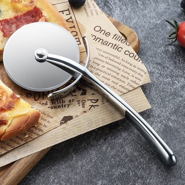TK Stainless Steel Pizza Cutter – Ergonomic Kitchen Tool