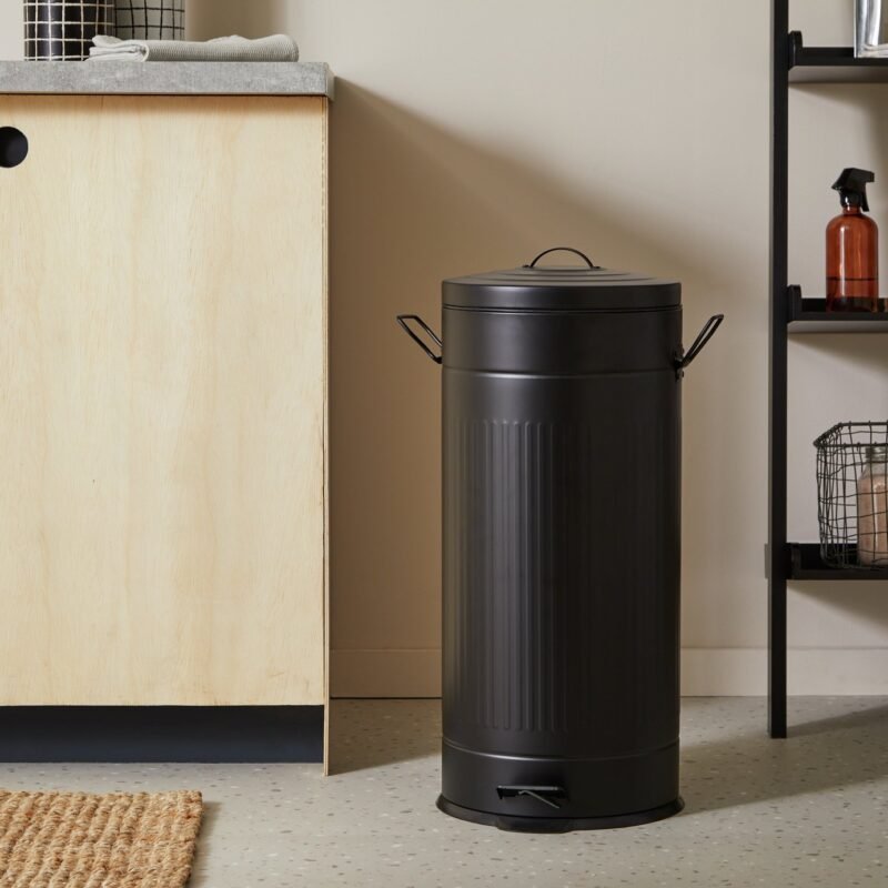TK 30L Retro Pedal Bin – Metal Trash Can with Inner Bucket