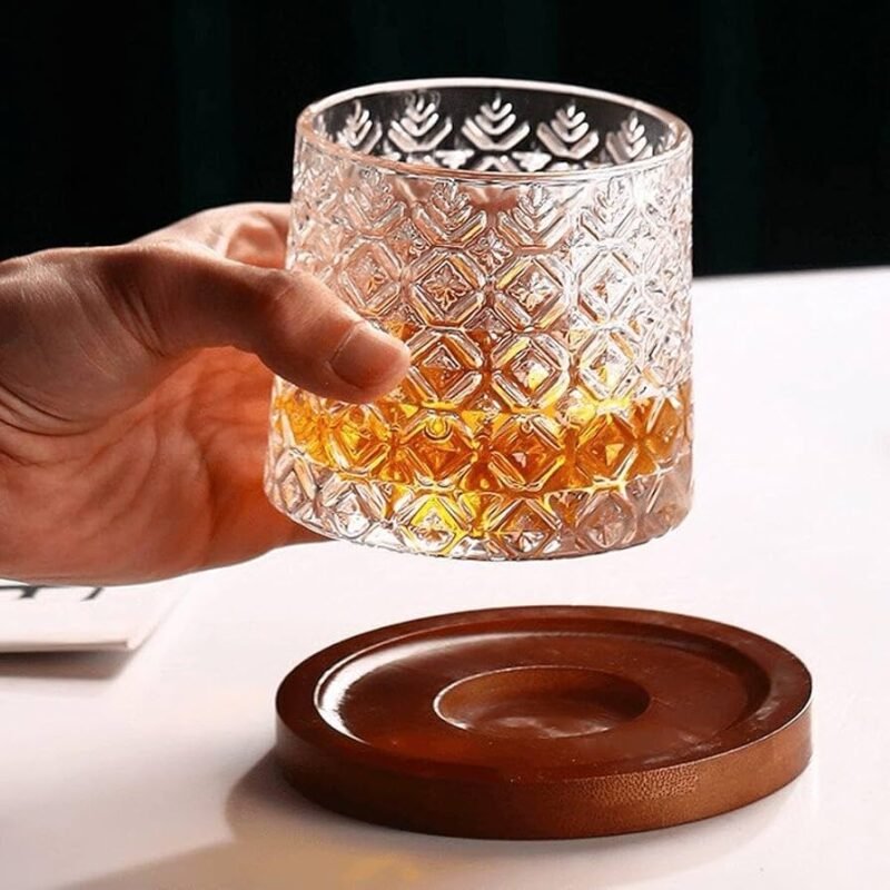 Rotating Whisky Glass with Wooden Base